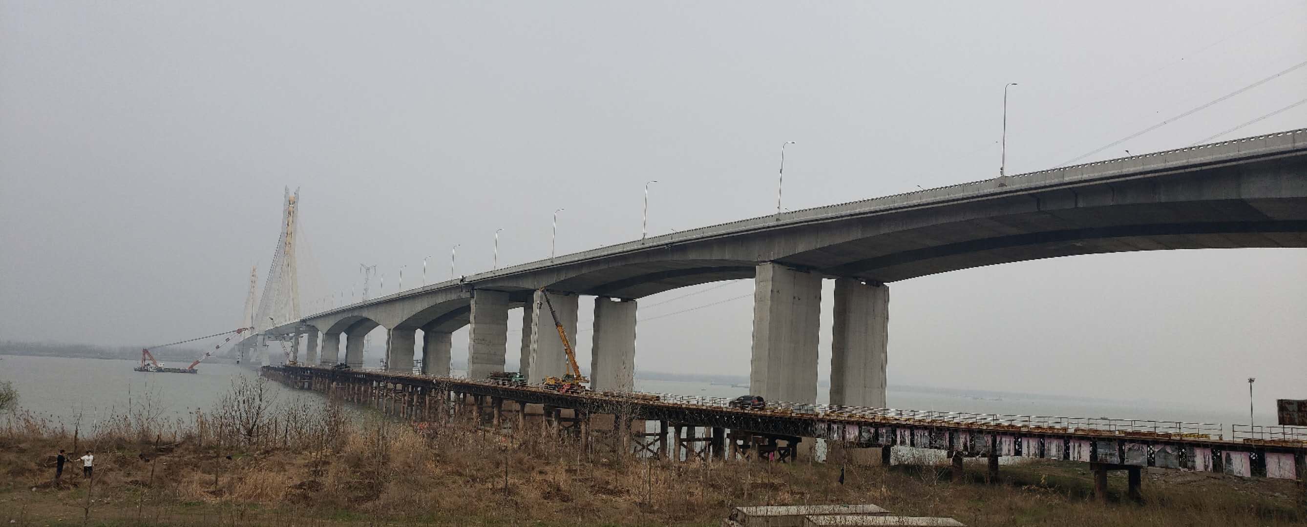 池州大桥钢围堰及钢栈桥拆除工程